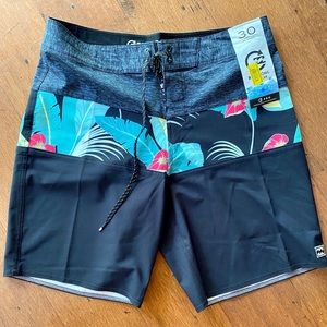 New BILLABONG Mens Boardshorts size 30
